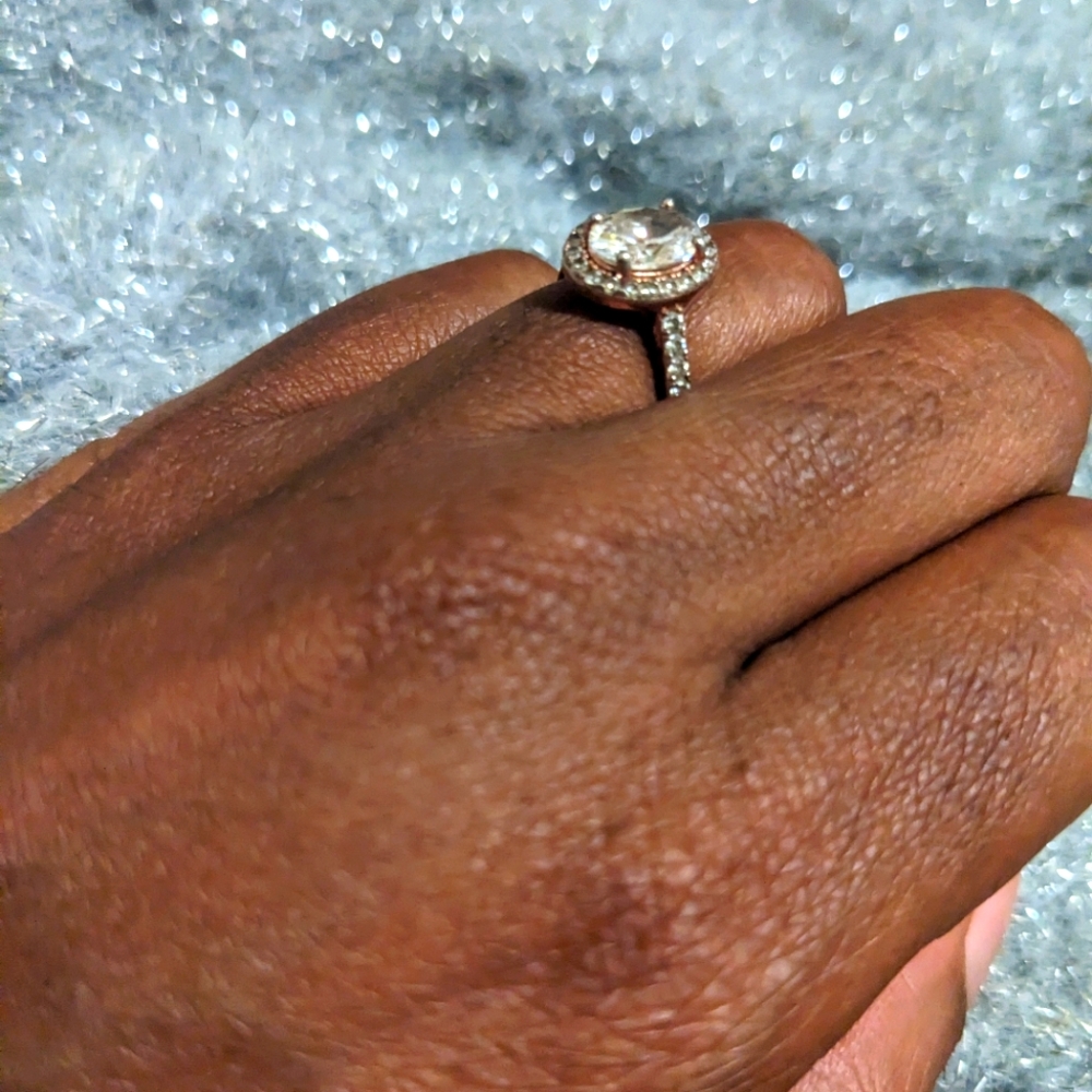 Engagement ring - Picture 8 of 9